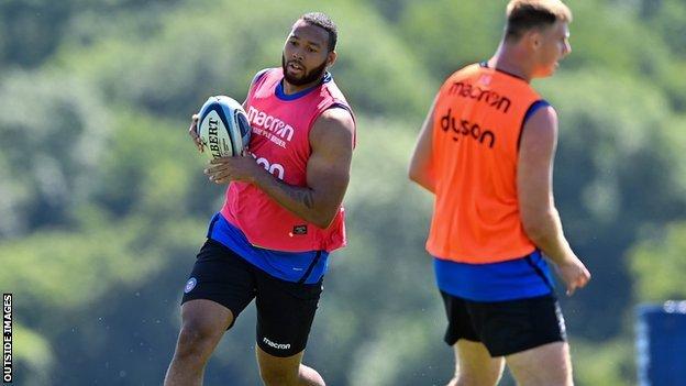 Michael Etete: Bath sign versatile lock after a trial with the club