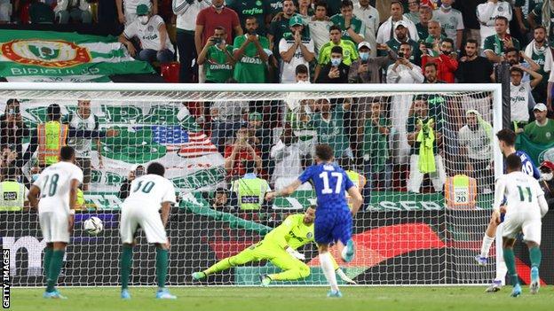 Piquerez of Palmeiras drives the ball the ball during a match between  News Photo - Getty Images