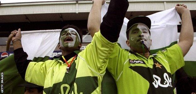 Pakistan cricket fans, 1999