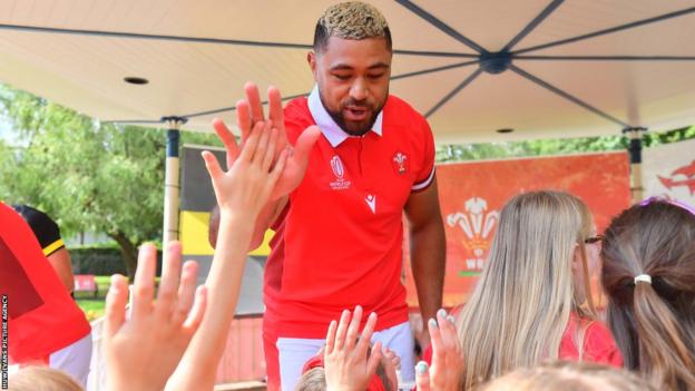 Taulupe Faletau was part of the Wales shirt launch for the World Cup despite currently battling a calf injury