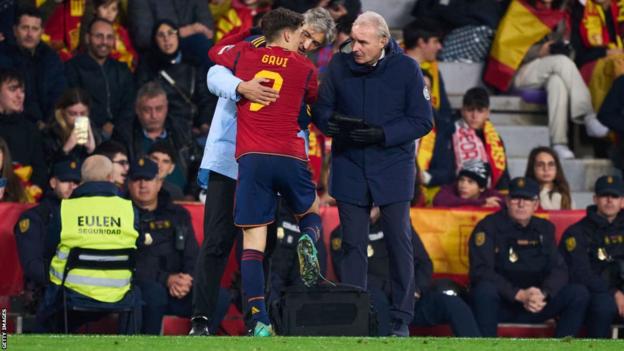 España 3-1 Georgia: El jugador del Barcelona Javi sufrió una grave lesión en la rodilla durante la victoria en las eliminatorias de la Eurocopa 2024.