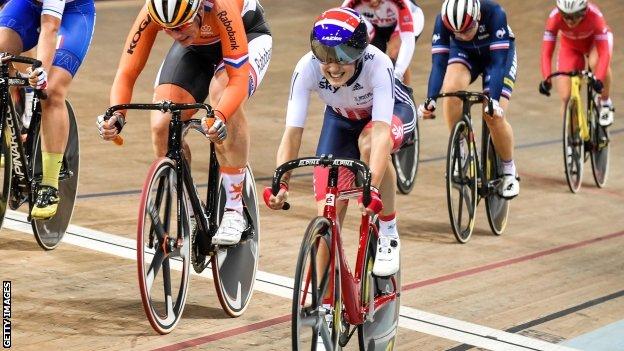 Track Cycling World Cup: Elinor Barker wins points race gold - BBC Sport