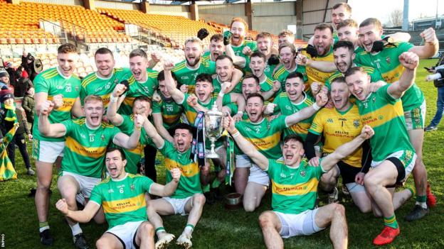 Glen players celebrate with Seamus McFerran Cup