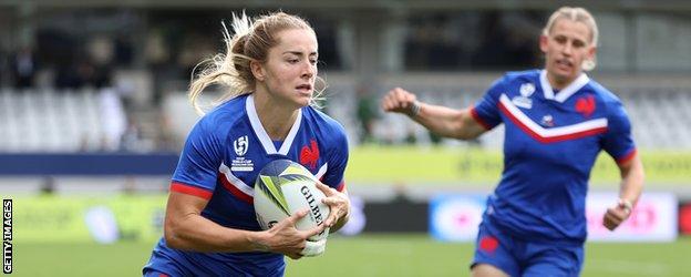 France's Joanna Grisez runs with the ball