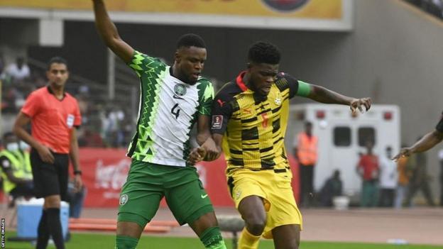 Nigeria's Frank Onyeka of Brentford (left) and Arsenal's Ghana midfielder Thomas Partey (right)
