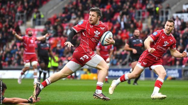 Scarlets wing Steff Evans scores the opening try against Sharks