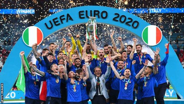 L'Italia festeggia la vittoria