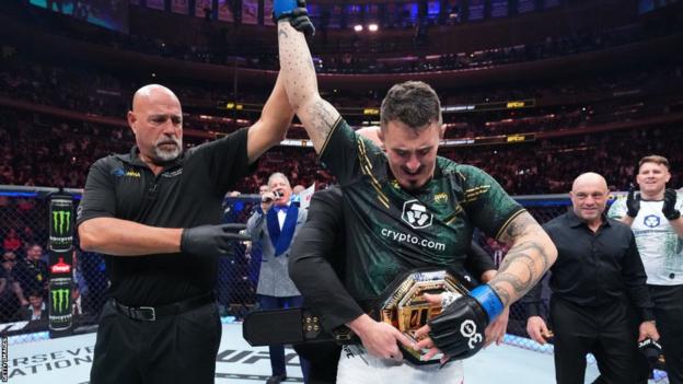 Tom Aspinall celebratesd after winning the UFC interim heavyweight title