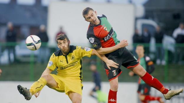 Cliftonville's David McDaid and Glentoran's Jay Magee in action during the Premiership encounter at the Oval