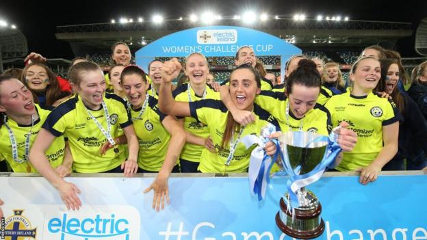 Sion Swifts celebrate lifting the Irish Cup in 2017