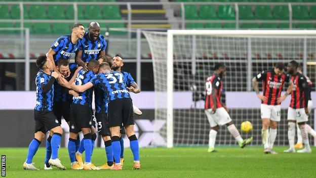 Inter celebrate after Christian Eriksen's stoppage time free-kick