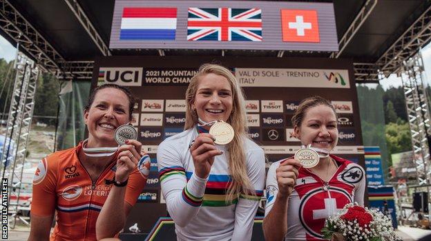 (l-r) Anna Terpstra, Evie Richards and Sina Frei