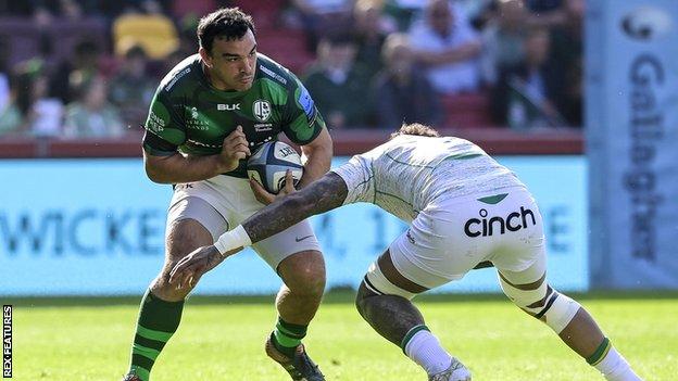 Augustin Creevy evades a tackle for London Irish