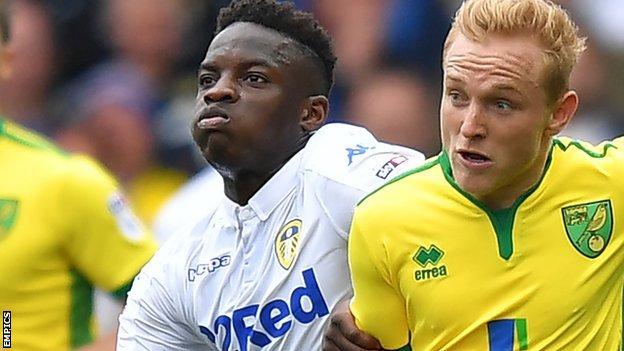 Ronaldo Vieira: Leeds United midfielder signs contract ...