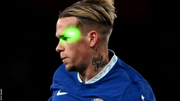 A green laser was spotted on Chelsea's Mykhailo Mudryk in the closing stages of his side's defeat