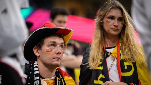 Tifosi tedeschi dopo l'uscita dalla Coppa del Mondo