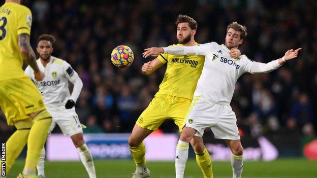 Leeds 2-2 Brentford: Patrick Bamford levels in four-goal thriller - BBC Sport