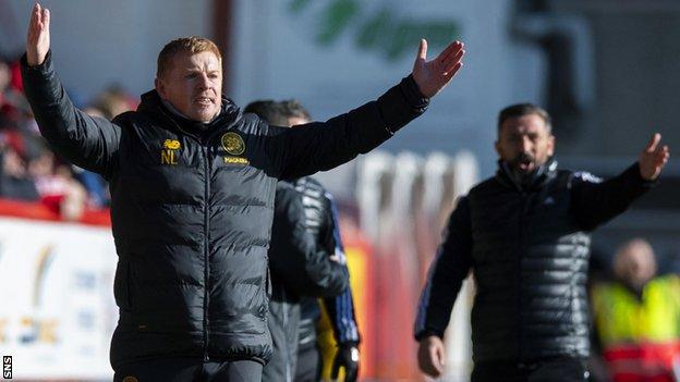 Aberdeen manager Derek McInnes, right, can see the sense in awarding Celtic the title should the season not resume