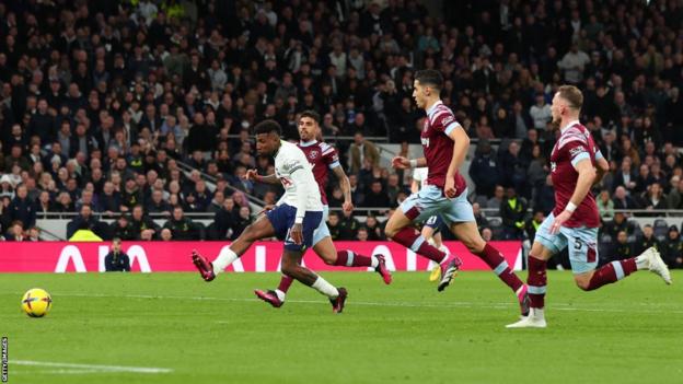 Emerson Royal scores for Tottenham