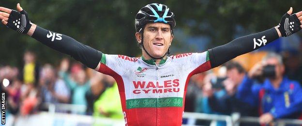 Geraint Thomas celebrates winning the Commonwealth Games road race in Glasgow in 2014