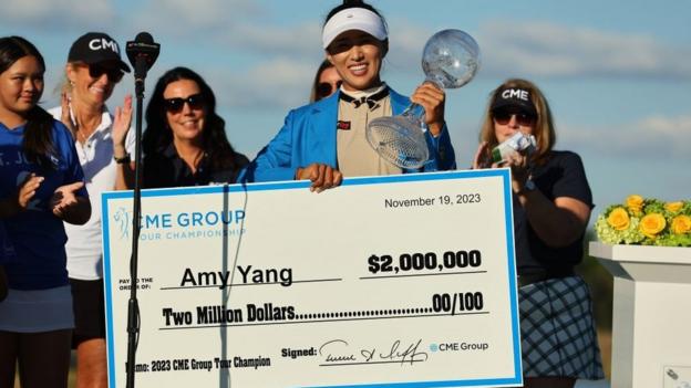 Amy Yang with her winner's cheque for $2m following her victory at the LPGA's season-ending Tour Championship