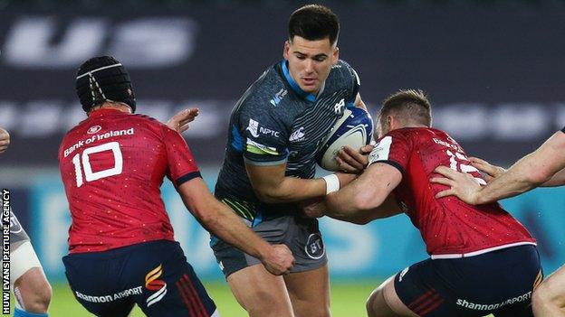 Ospreys' Tiaan Thomas-Wheeler takes on Rory Scannell and Tyler Bleyendaal