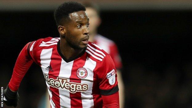 Florian Jozefzoon in action for Brentford