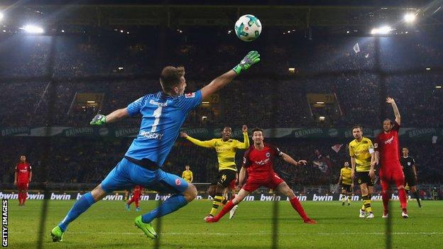 Borussia Dortmund 3-2 Eintracht Frankfurt - BBC Sport