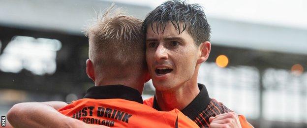 Ian Harkes (right)