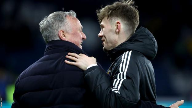 Michael O'Neill and Conor Bradley talk after the match