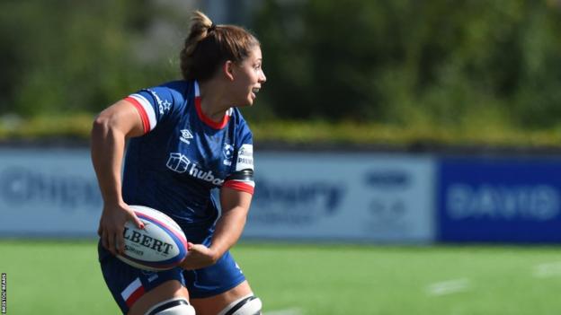 Daisie Mayes playing for Bristol