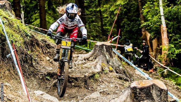 rachel atherton downhill