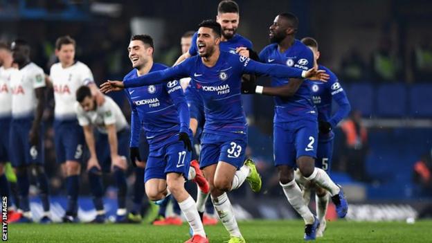 Chelsea's players celebrate beating Tottenham on penalties in the Carabao Cup final