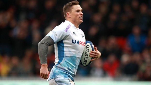 Chris Ashton runs with the ball