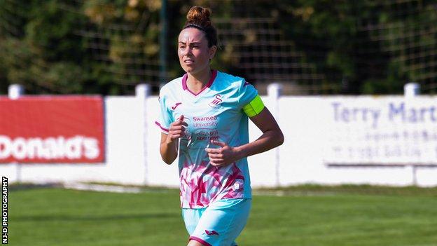 Alicia Powe and Swansea dropped only two points en route to the Welsh Premier Women's League title last season