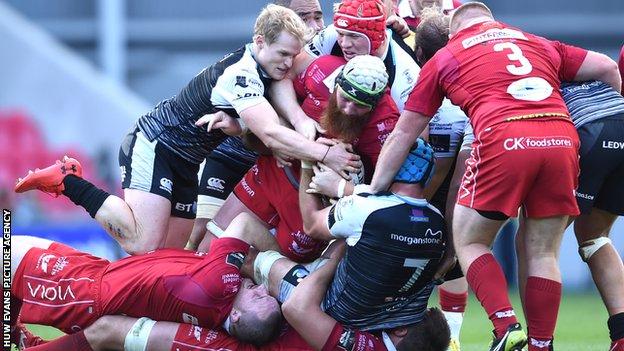 Ospreys and Scarlets do battle in the Pro14