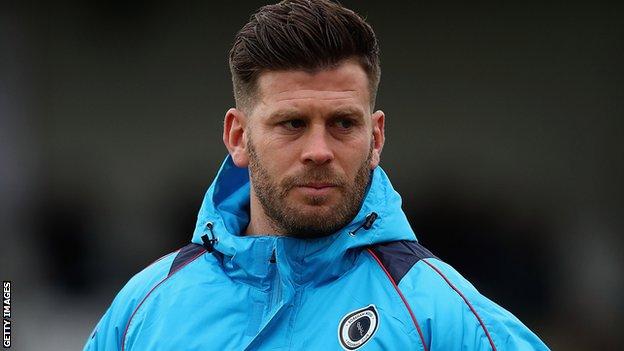 Luke Garrard: Boreham Wood boss signs new deal until 2020 - BBC Sport