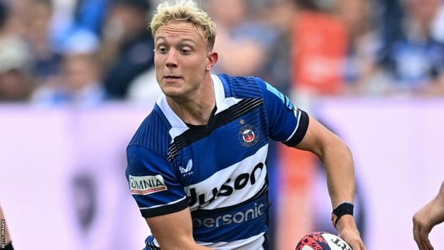 Fly-half Harris agrees new contract with Bath