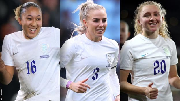 Lauren James, Alex Greenwood y Katie Robinson