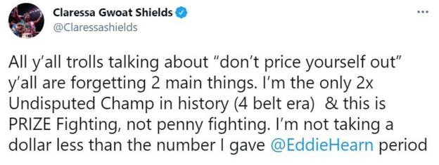 Shields tweete qu'elle n'acceptera pas moins que ce qu'elle a décrit au promoteur Eddie Hearn