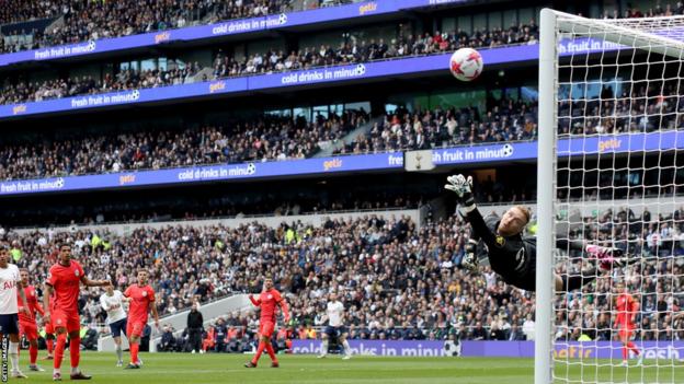 Tottenham 2-1 Fulham: Spurs rise to second place with Kane & Hojbjerg  scoring