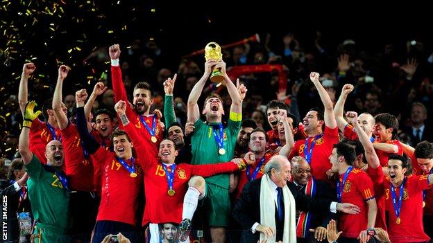 Casillas and Spain lift the World Cup trophy