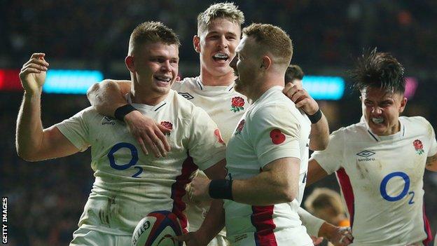 Jamie Blamire celebrates a try with Freddie Steward and Sam Simmonds