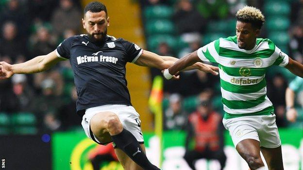 Steven Caulker battles for possession with Celtic's Scott Sinclair