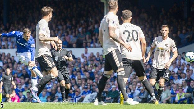 Everton 4 0 Manchester United Toffees Cruise To Victory Bbc Sport