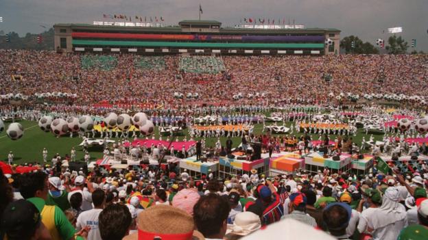 The crowd before the start of the 1994 World Cup final in California