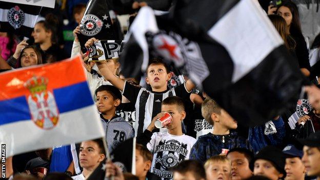 pludselig Regulering Forfalske Europa League: Partizan Belgrade cheered on by 22,000 children after ban  for racism - BBC Sport