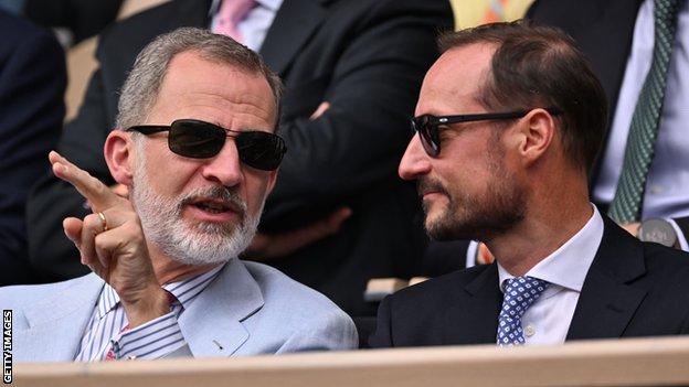 Spain's King Felipe sits next to Haakon, Crown Prince of Norway, during the 2022 French Open final