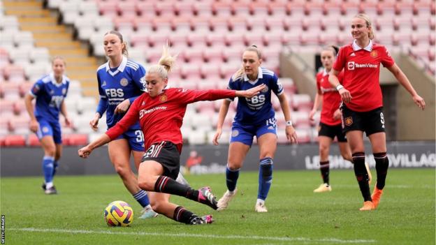 Alessia Russo slides in to score Manchester United's first goal