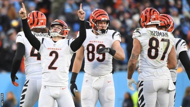 Evan McPherson celebrates a field goal